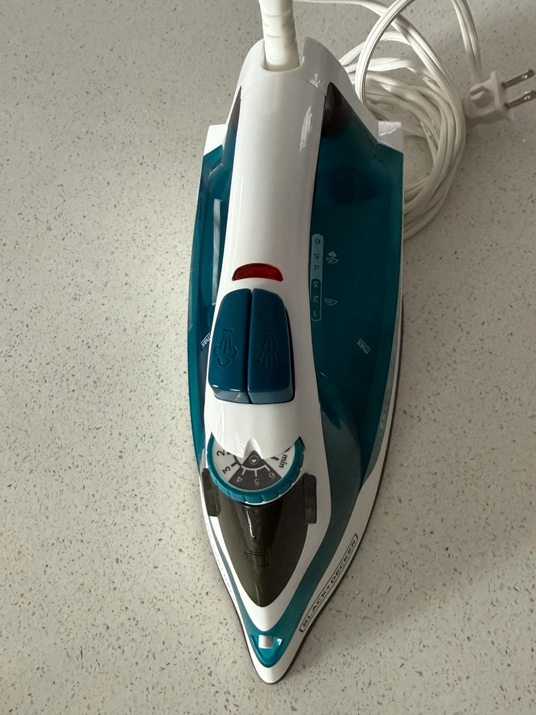 BLACK+DECKER EvenSteam Steam Iron – Excellent Condition - photo 2