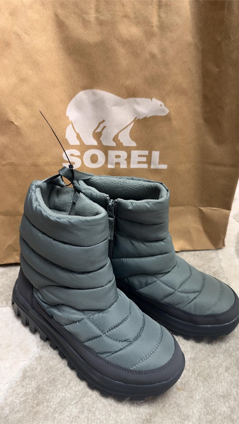 Columbia Women's Snowtrot Mid Boots - Size 7.5