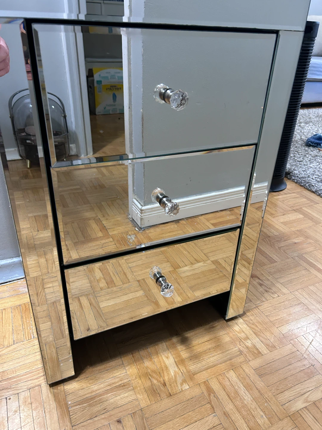 200$ Mirrored 3-Drawer Bedside Table - photo 4