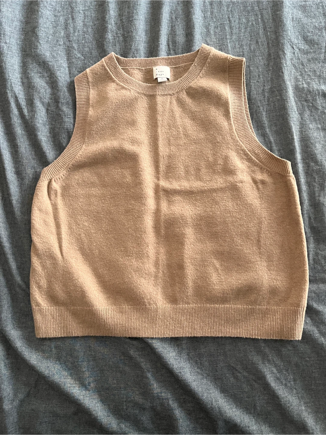 Woman sweater vest, size L