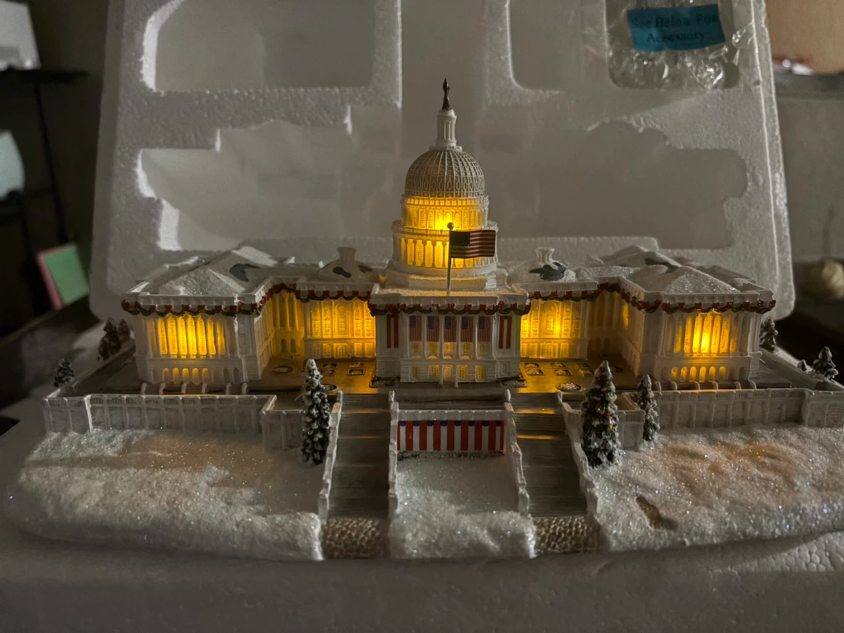 US Capitol Building Christmas Village Figurine - photo 2