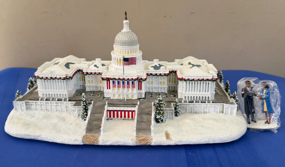 US Capitol Building Christmas Village Figurine - photo 3