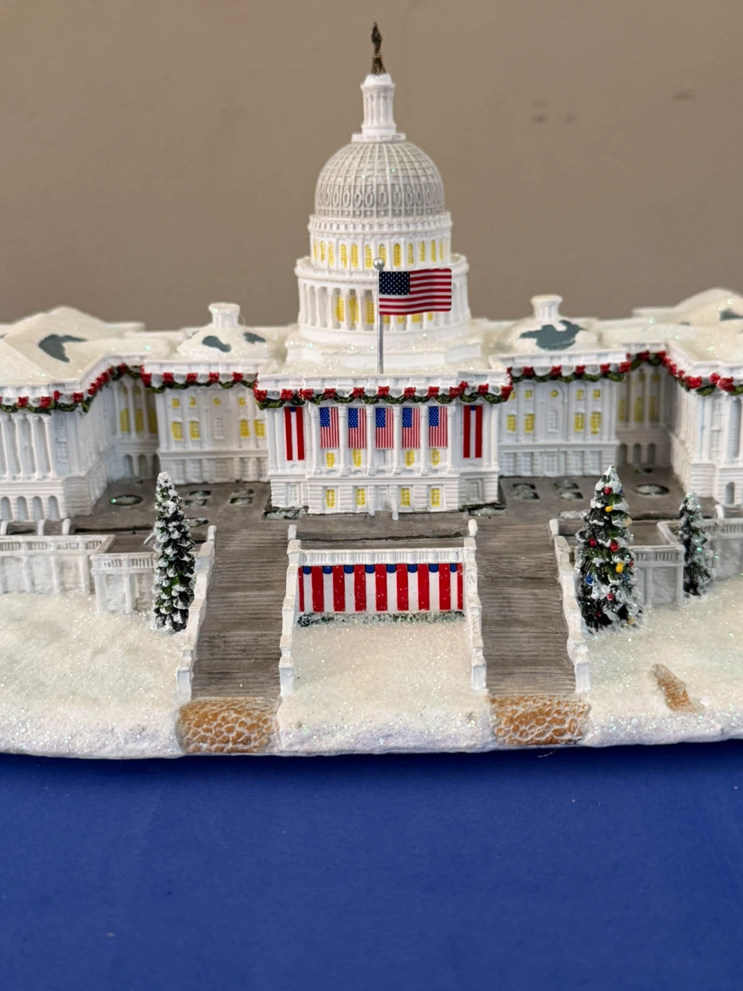 US Capitol Building Christmas Village Figurine - photo 5