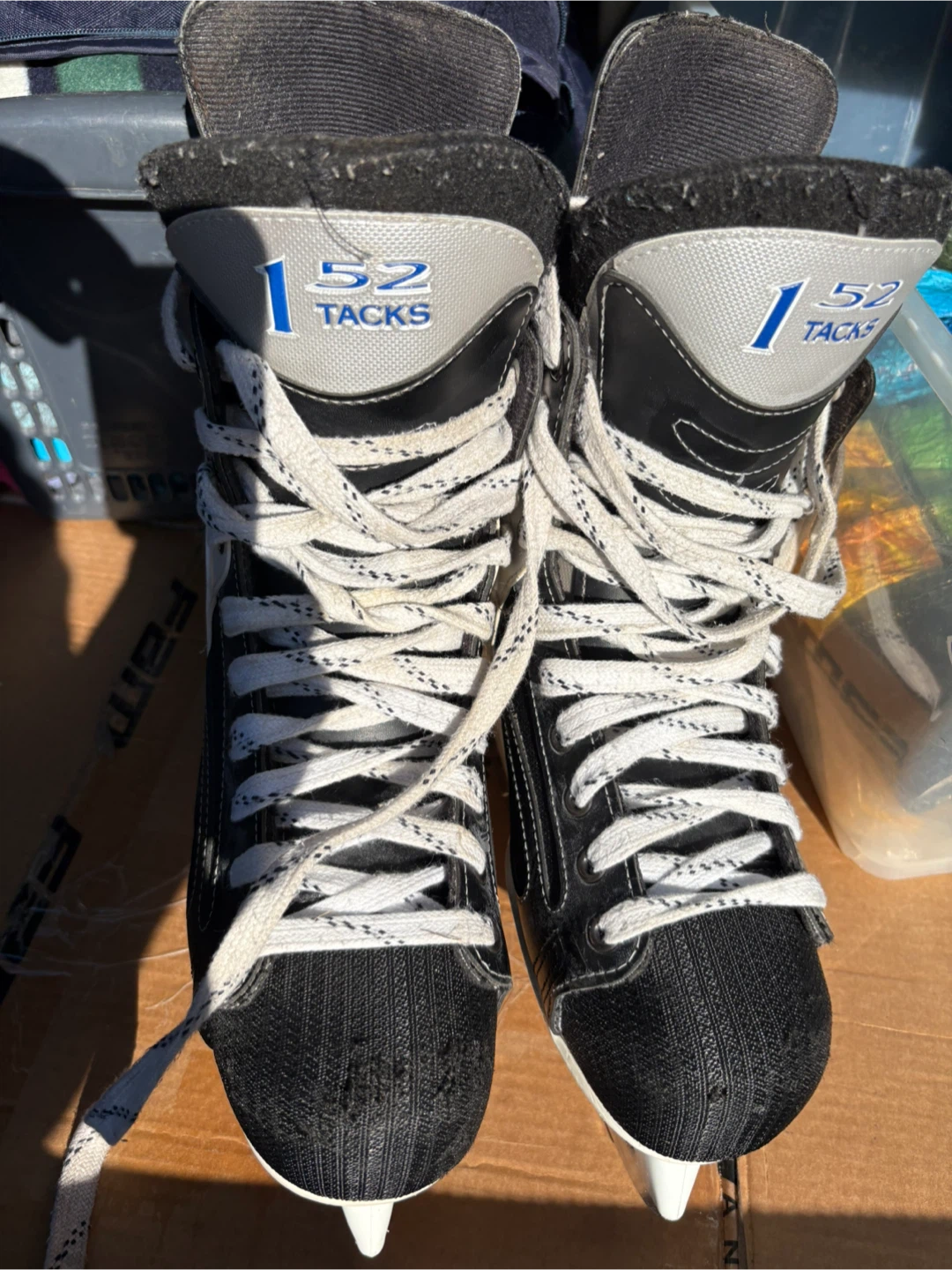 CCM 152 Tacks Hockey Skates