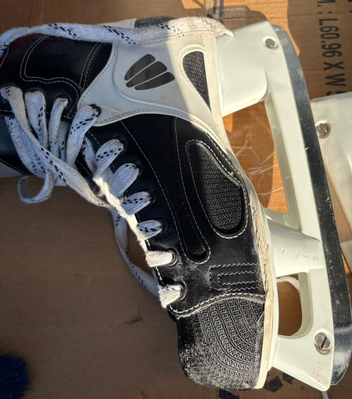 CCM 152 Tacks Hockey Skates - photo 2