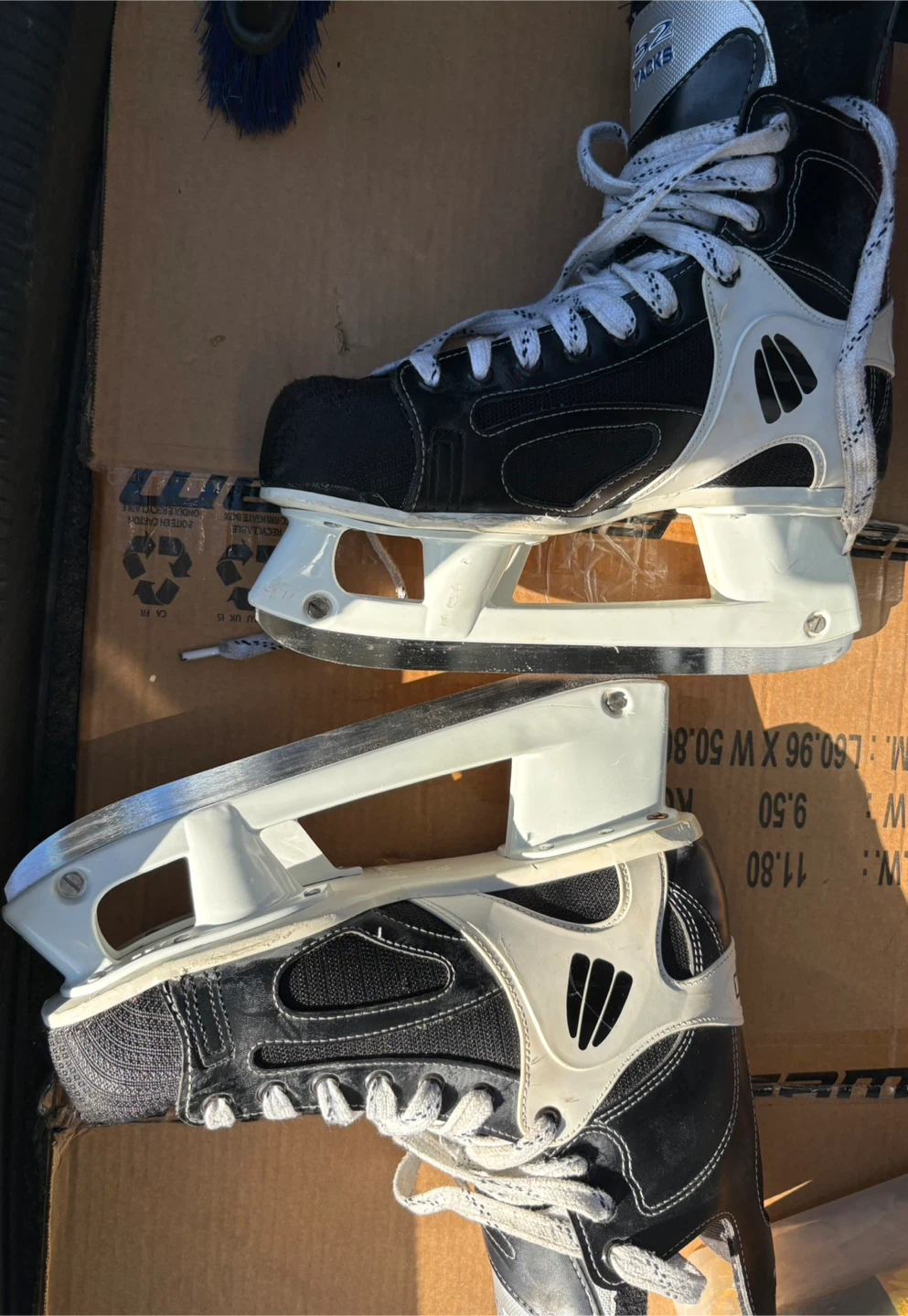 CCM 152 Tacks Hockey Skates - photo 3