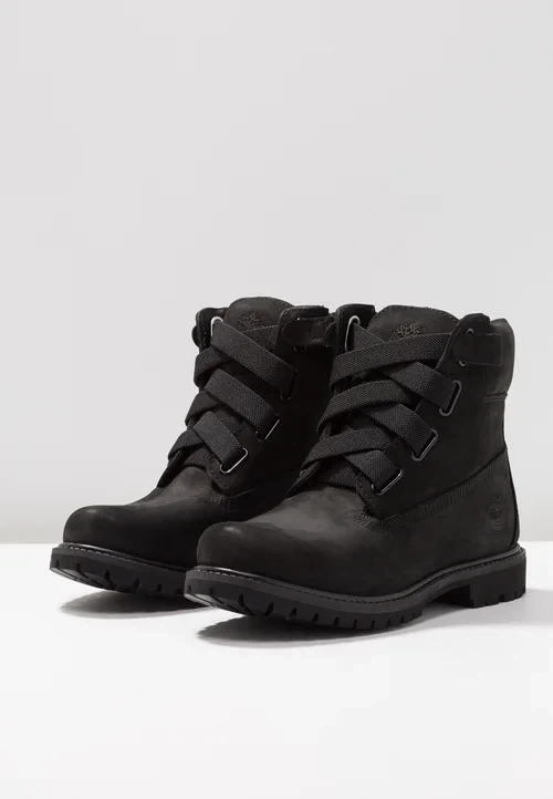 Timberland women’s Size 7 black leather waterproof boots