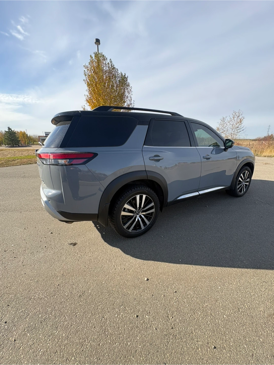 Nissan Pathfinder SUV - photo 3
