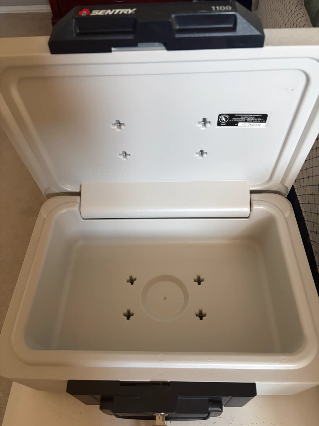 Sentry Safe 1100 - photo 2