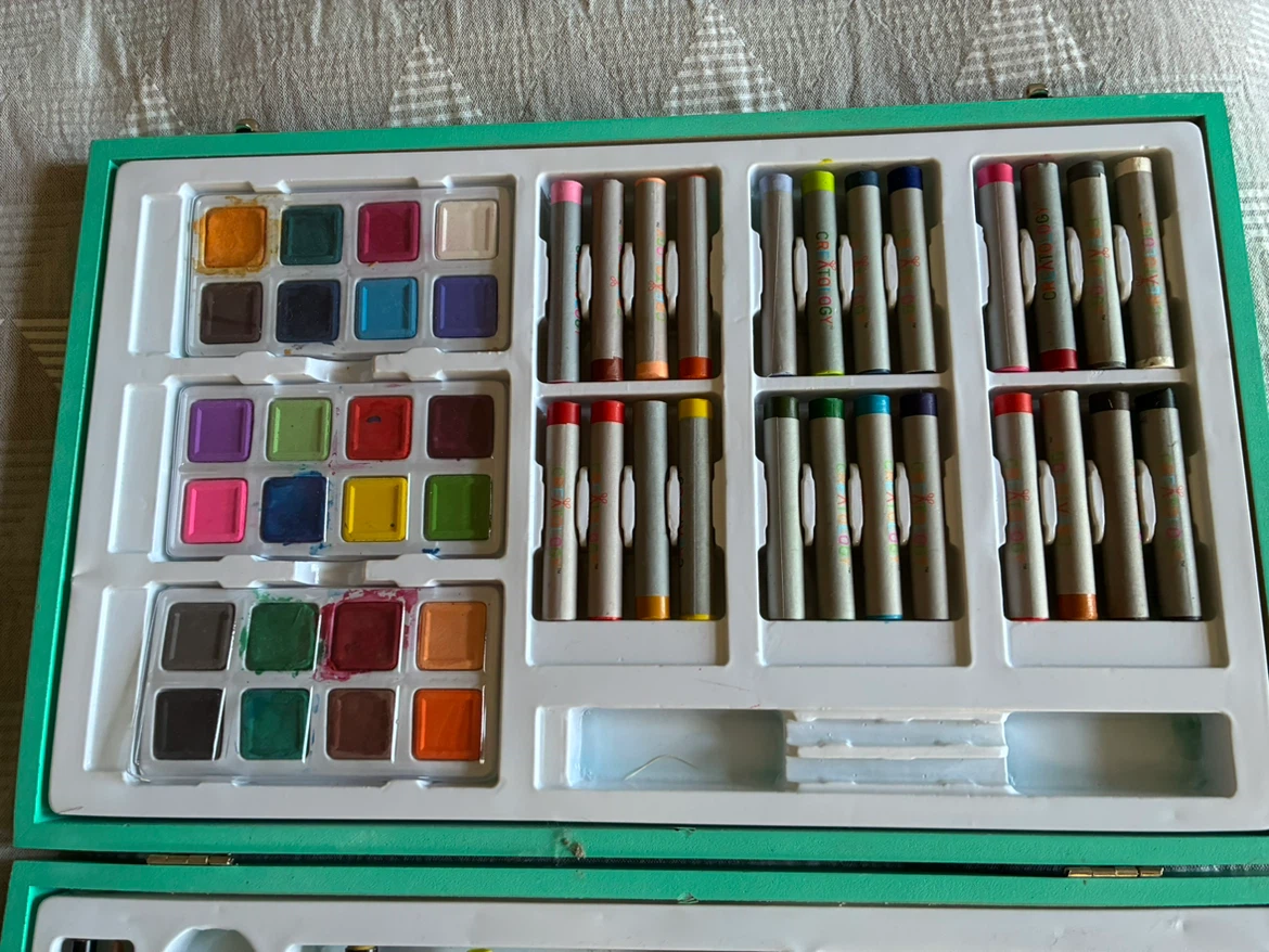 Creatology Art supplies Watercolour Paints Oil Pastels case