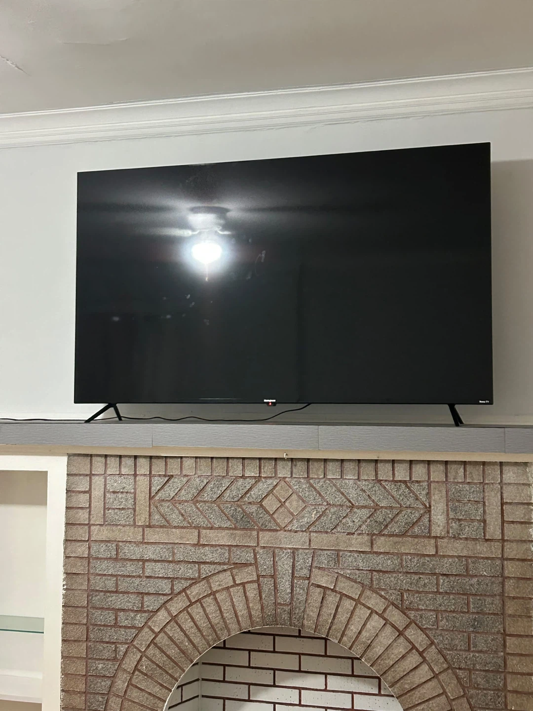 Dining room and sofa and a TV are available - photo 3
