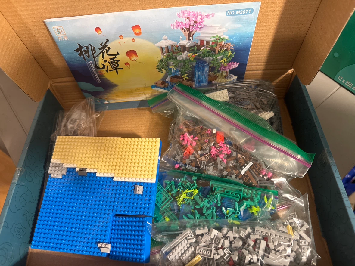 Peach Blossom Pool Building Block Set - photo 2