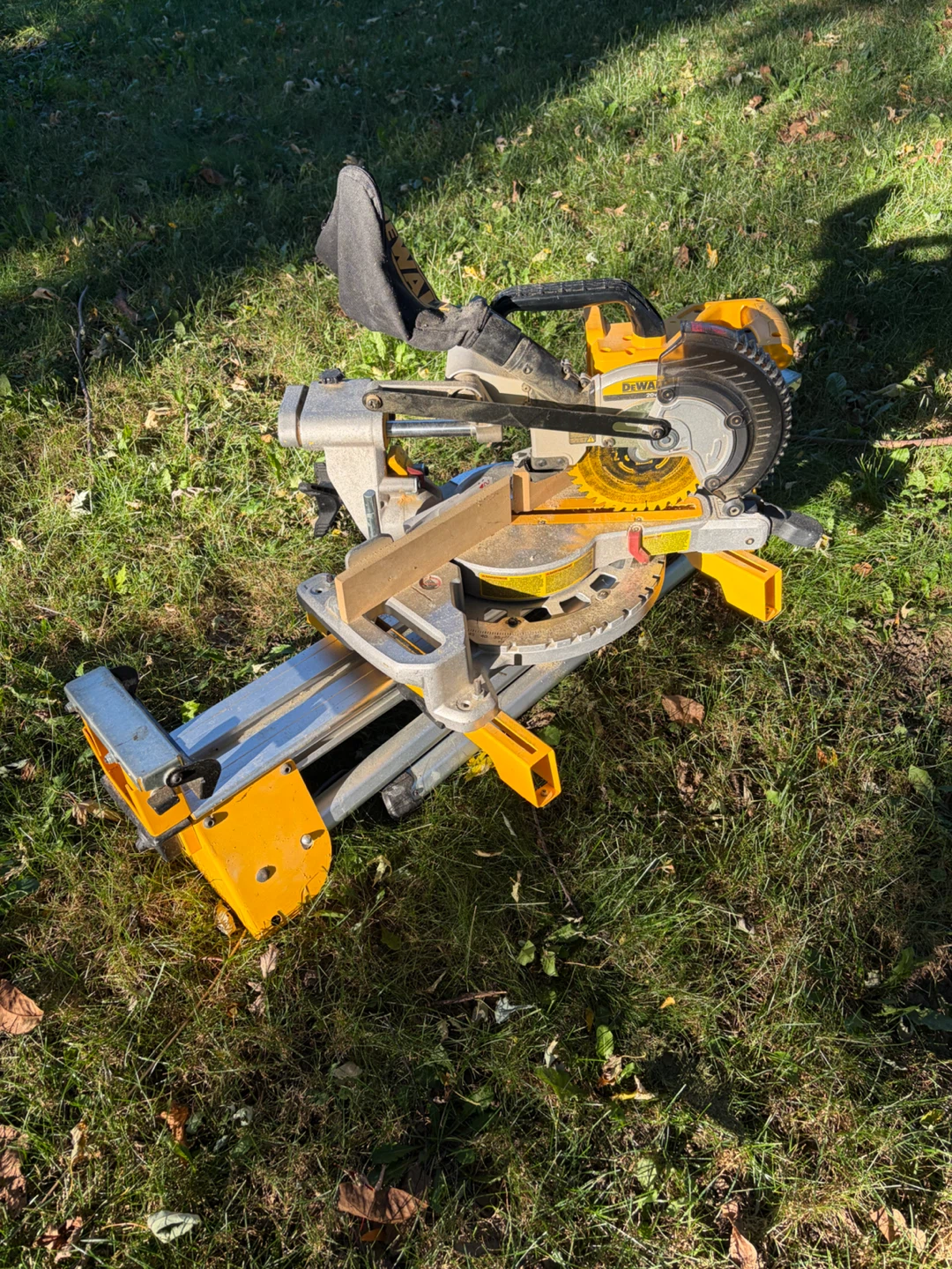 DeWalt Miter Saw with DW7231 Stand - photo 2