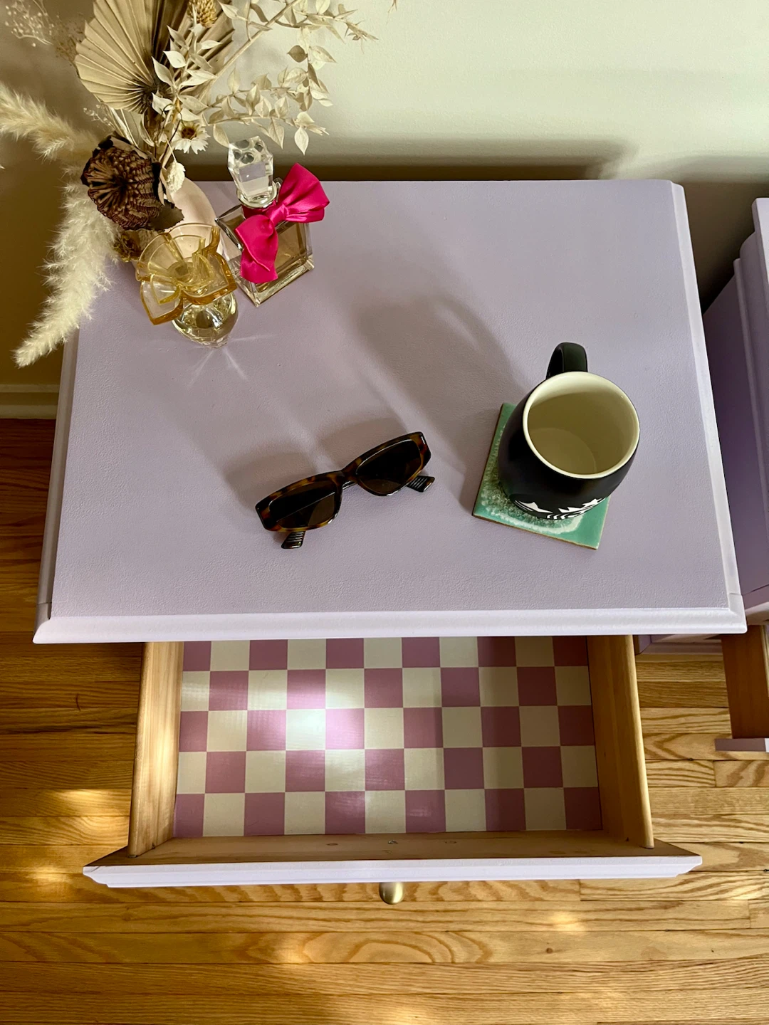 Cute Lavender Nightstand with Gold Knobs 💜 - photo 4