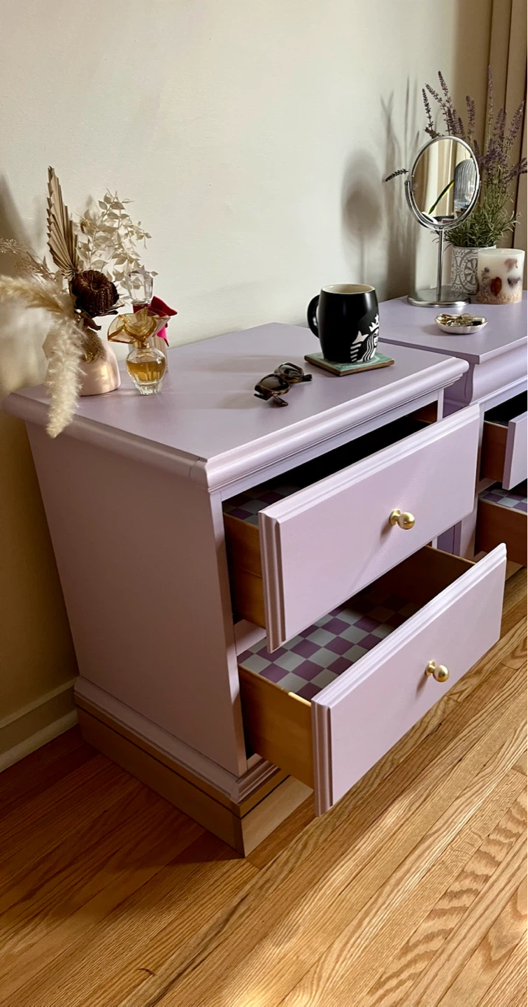 Cute Lavender Nightstand with Gold Knobs 💜 - photo 5