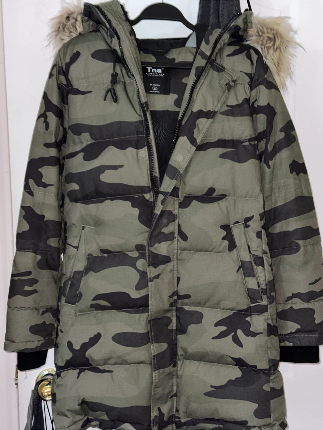 Aritzia TNA St. Anton Parka – Camo – Size Medium