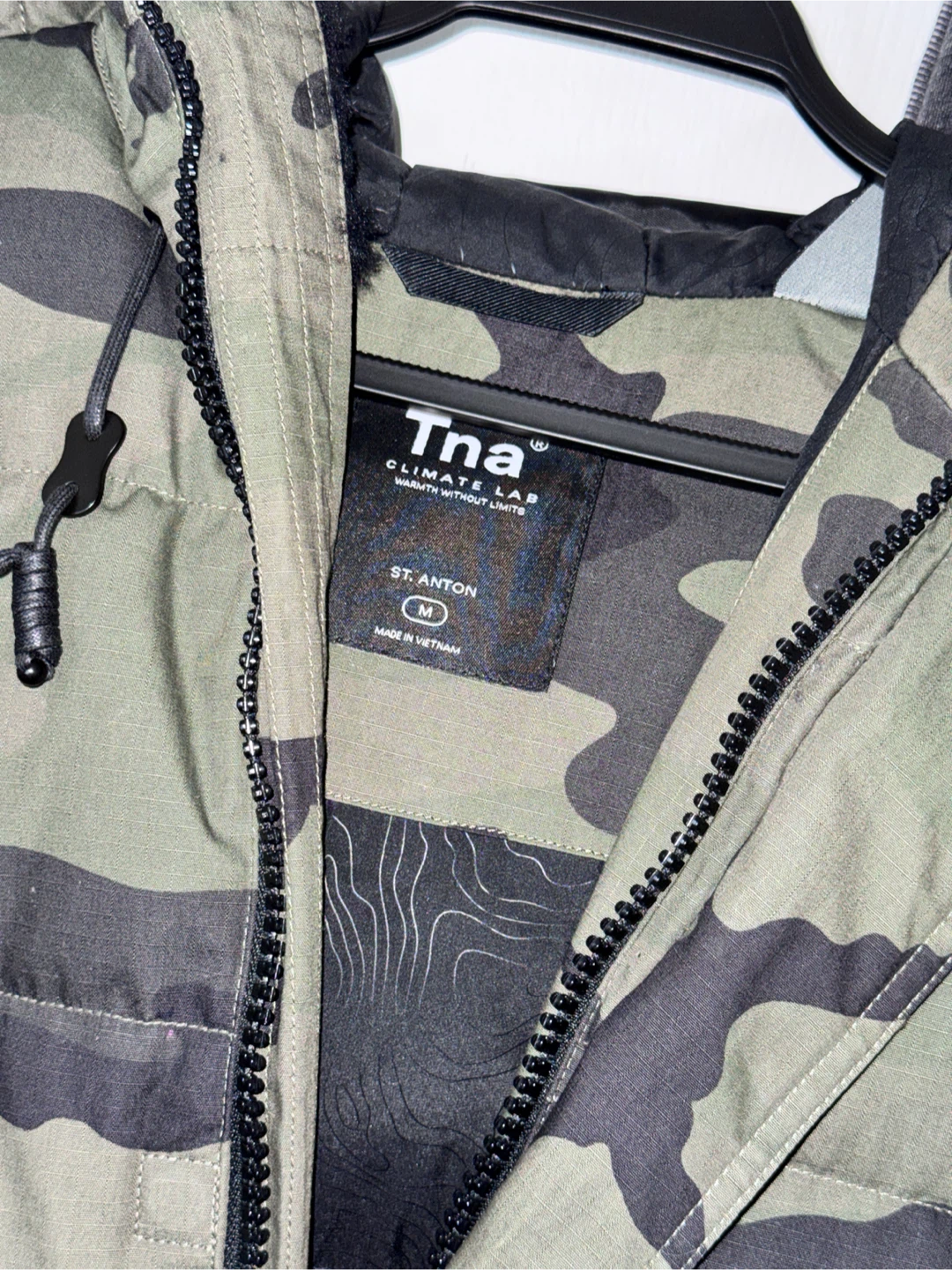 Aritzia TNA St. Anton Parka – Camo – Size Medium - photo 2
