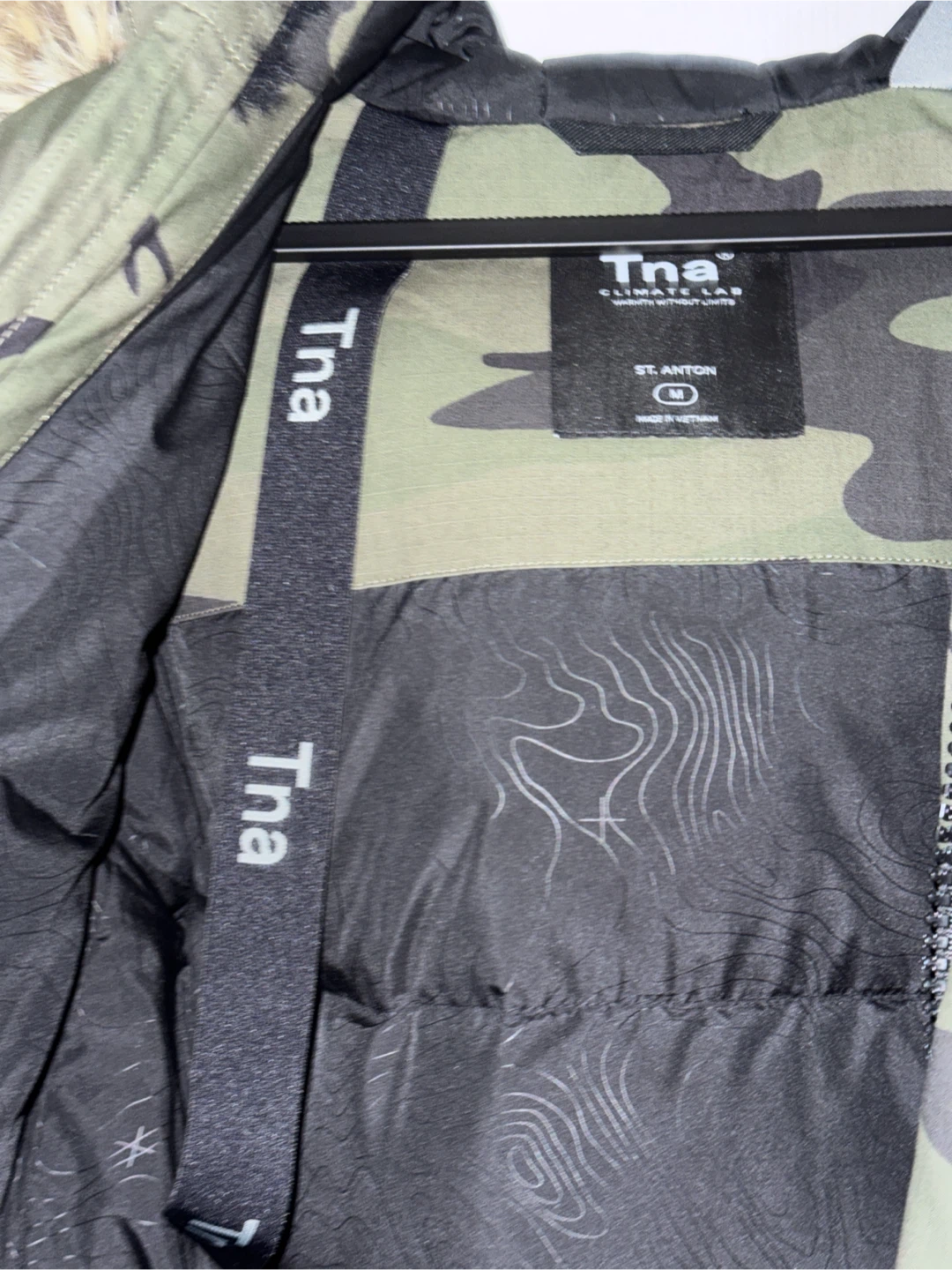 Aritzia TNA St. Anton Parka – Camo – Size Medium - photo 4