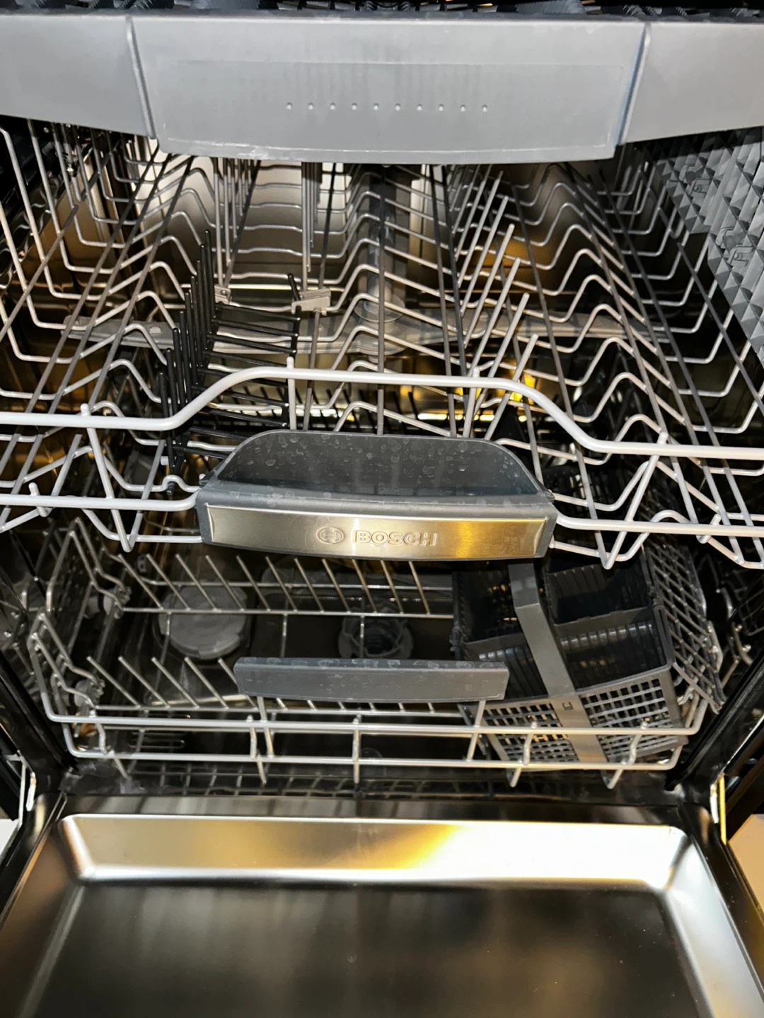Bosch SilencePlus 44 dBA Dishwasher - photo 2