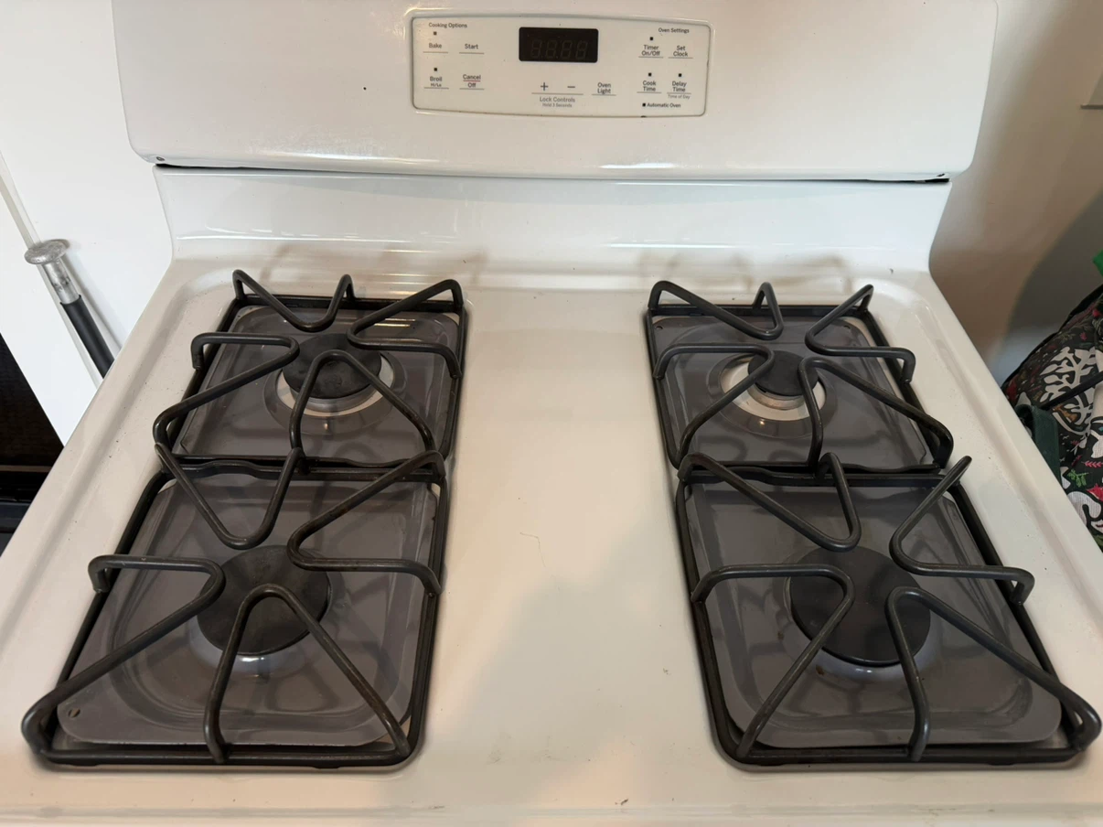 GE White Gas Range - photo 2