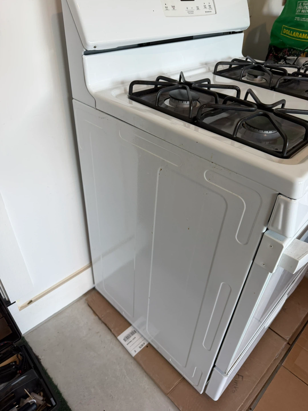 GE White Gas Range - photo 3