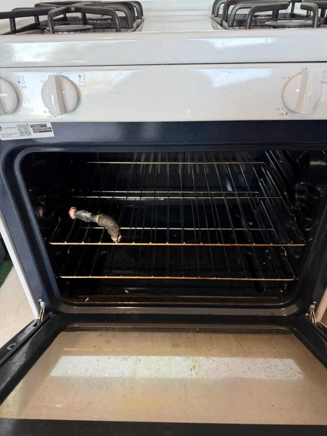 GE White Gas Range - photo 4