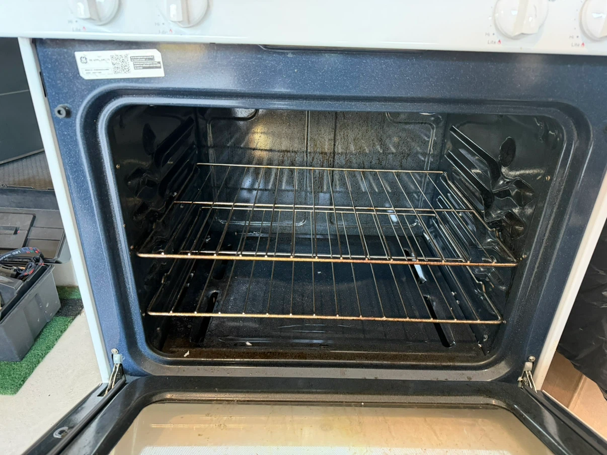 GE White Gas Range - photo 5