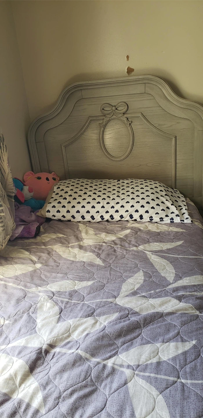 Twin Bedroom Set - photo 2