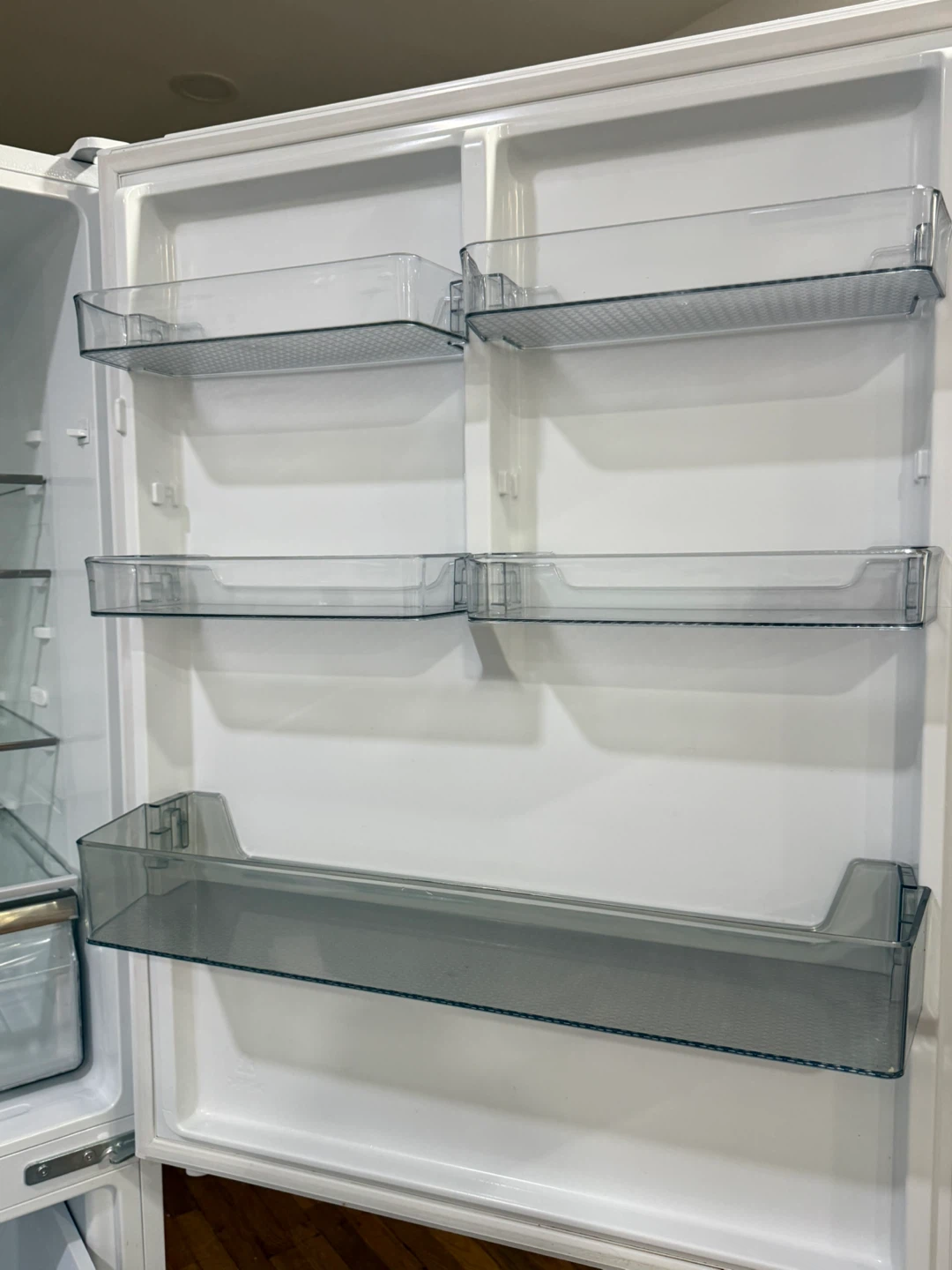 Hisense Bottom Freezer Refrigerator - photo 2