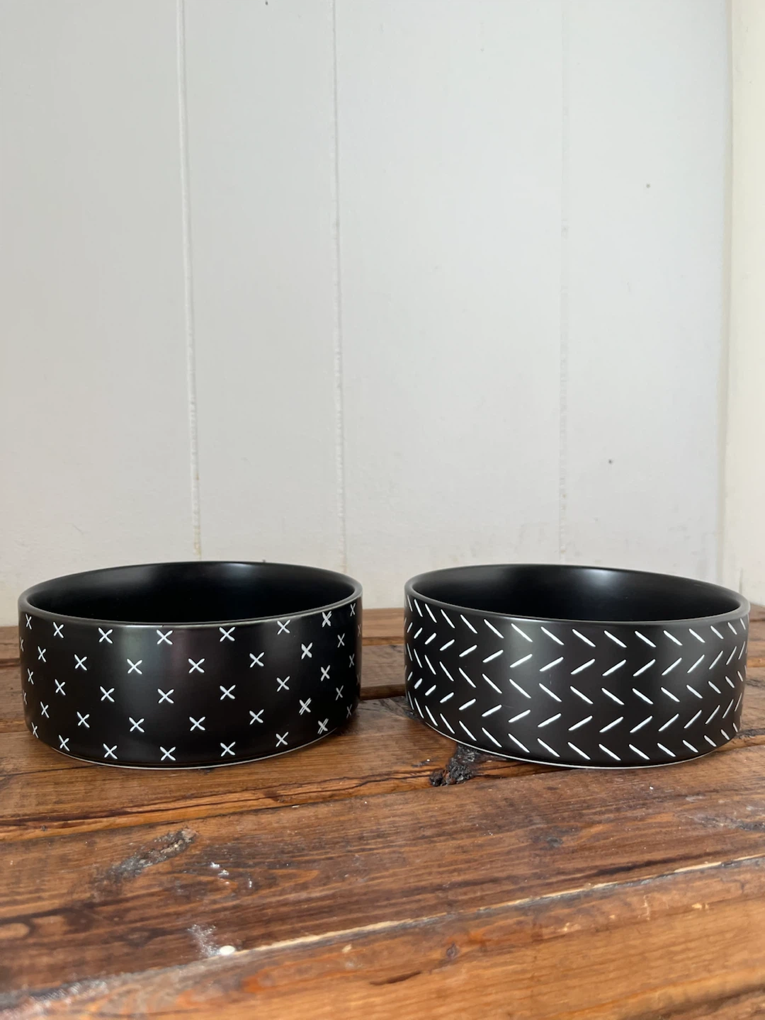 Set of 2 patterned ceramic pet bowls