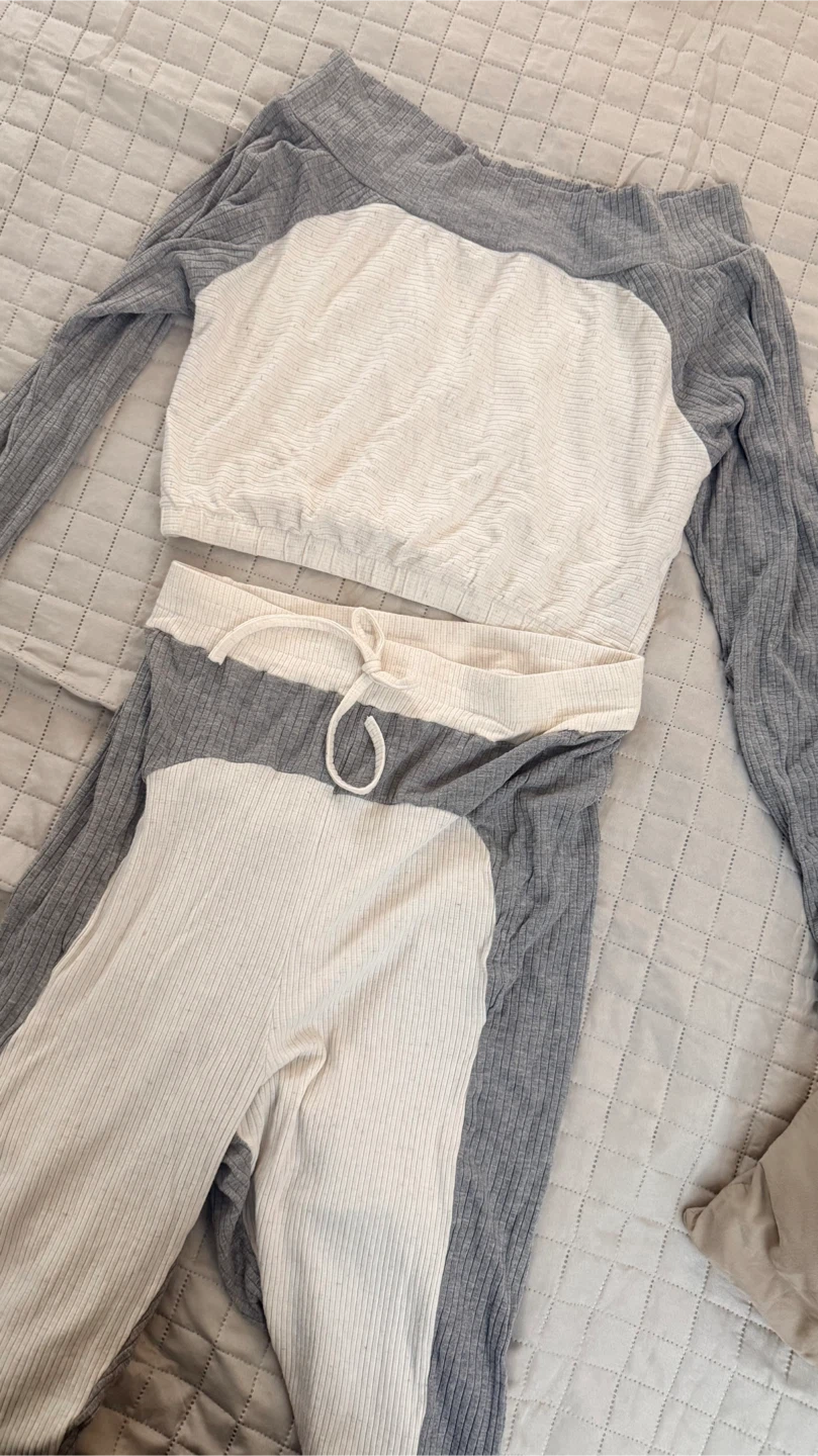 Two-piece ribbed lounge set