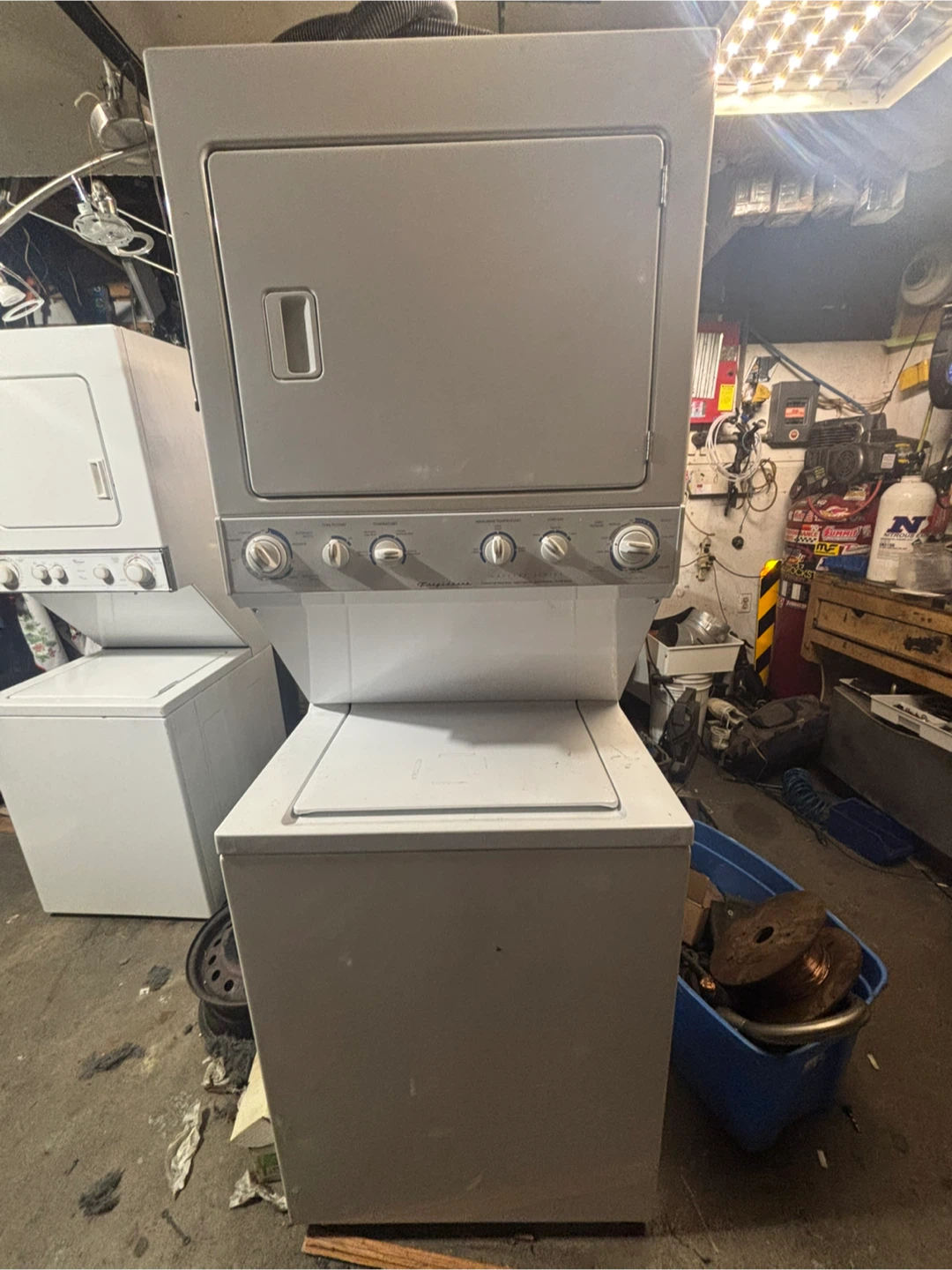 Frigidaire stacked washer and dryer unit - photo 4