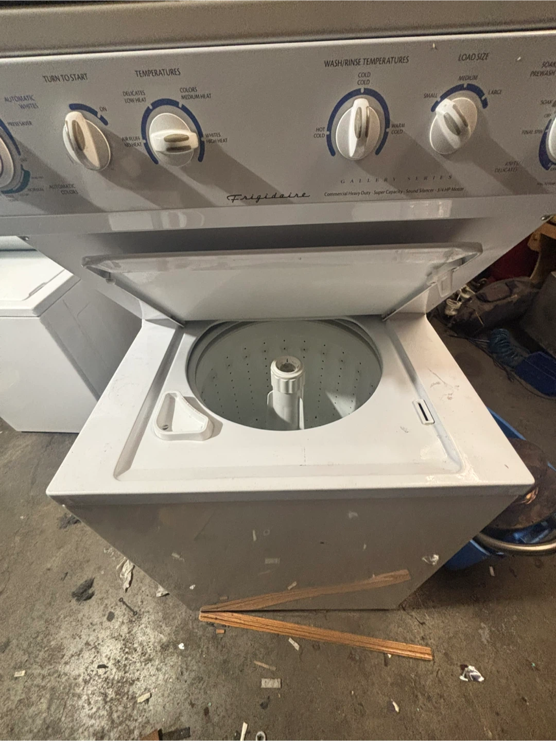 Frigidaire stacked washer and dryer unit - photo 5