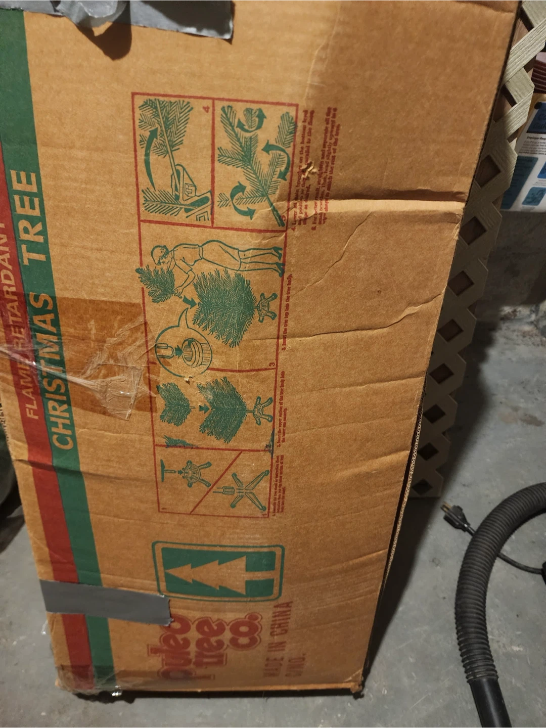 Yuletree Co. Artificial Christmas Tree