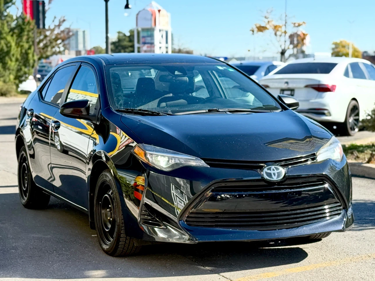 2017 Toyota Corolla LE - photo 2