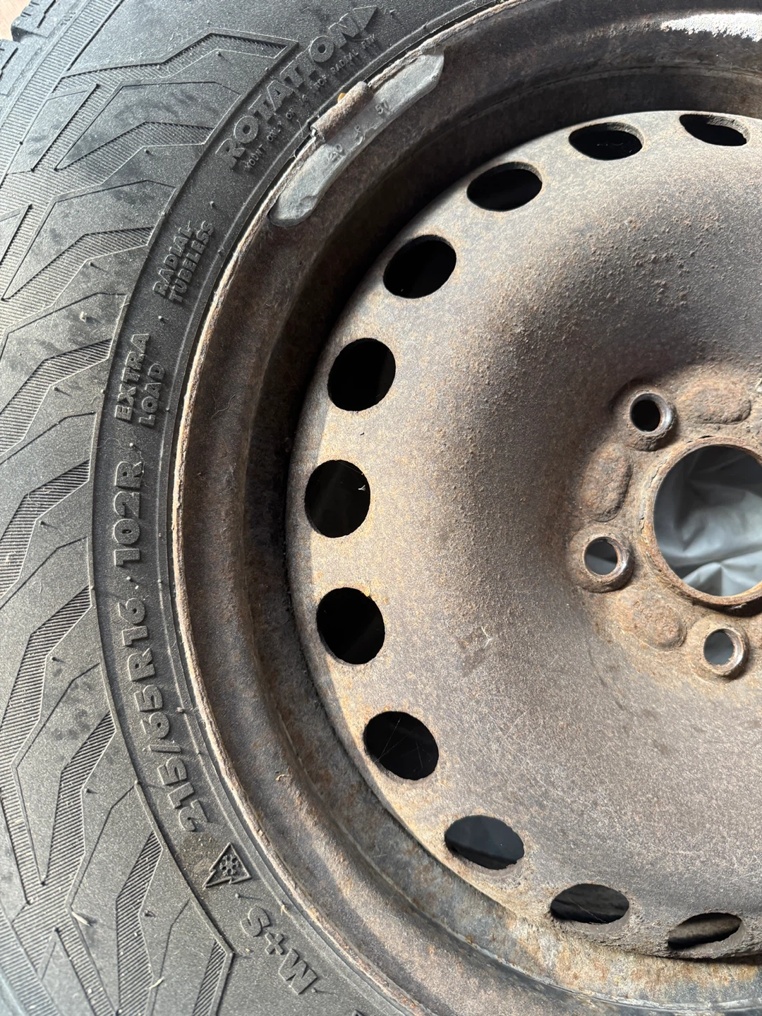 Hercules 215/65R16 102R Winter Tires with Steel Rims - photo 2