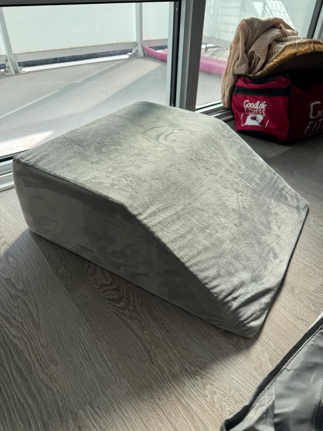 Lash pillow - leg pillow lifter