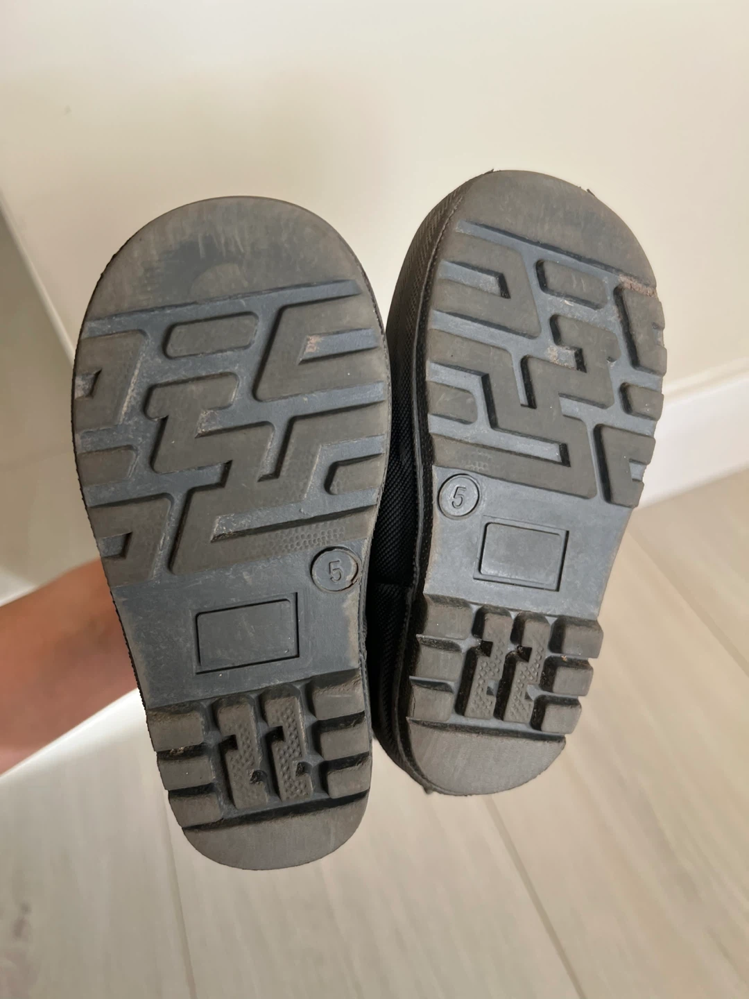 Kids Rain Boots Size 5 - photo 3