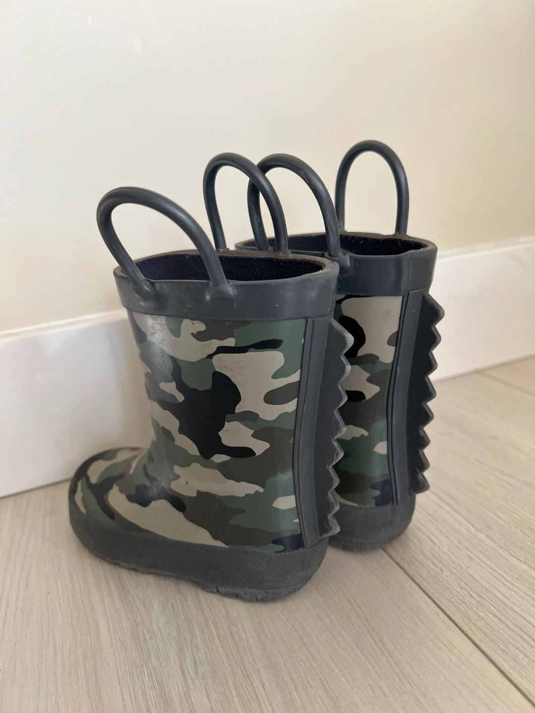 Kids Rain Boots Size 5 - photo 2