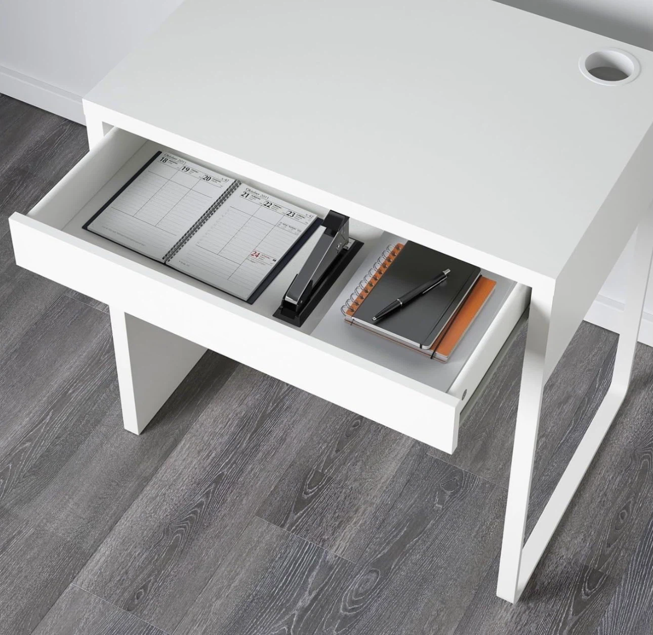 Escritorio rectangular (28.7 x 19.7 in), color blanco. Desk