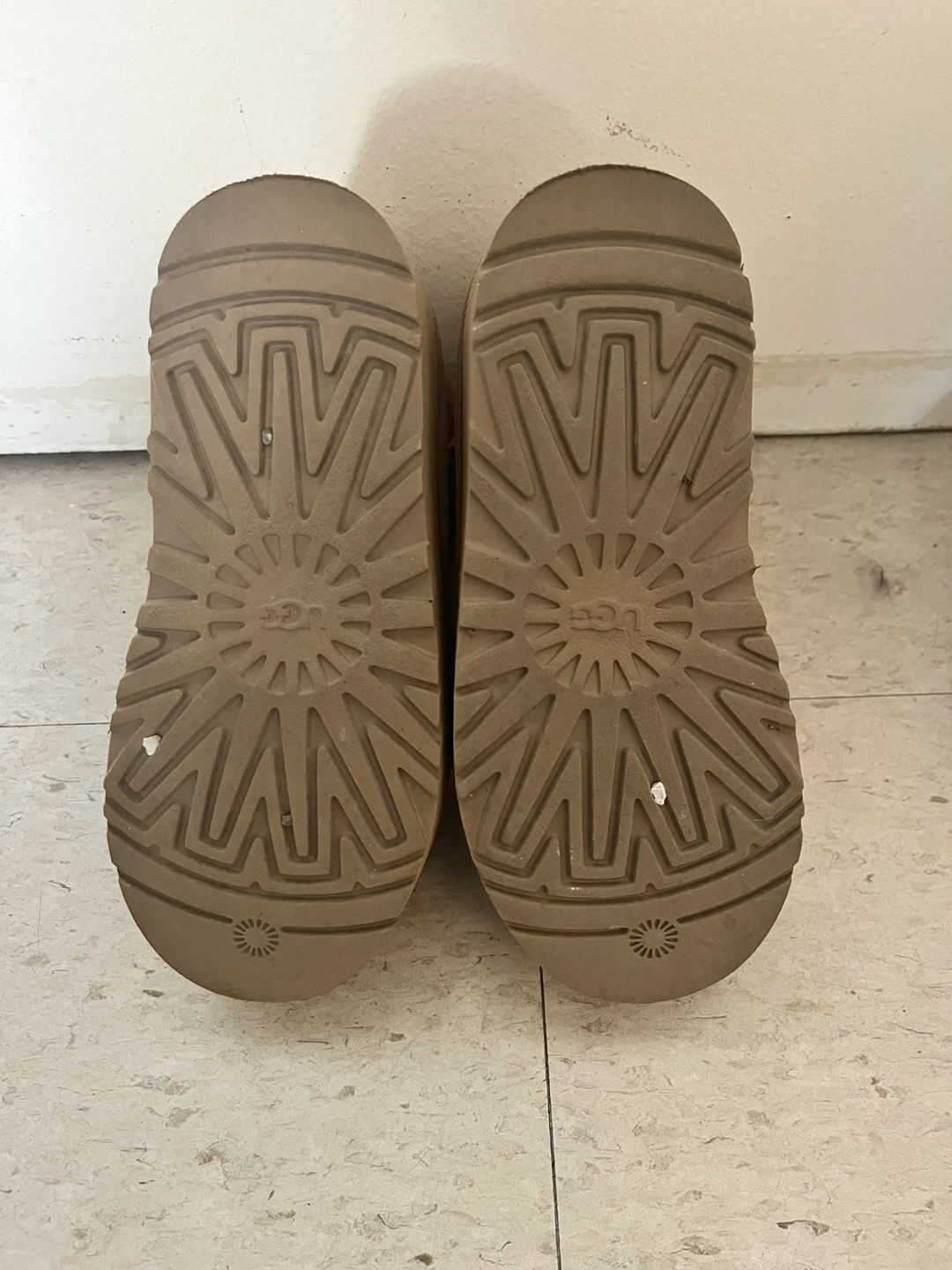 UGG Classic Mini Boots Size 2 - photo 4