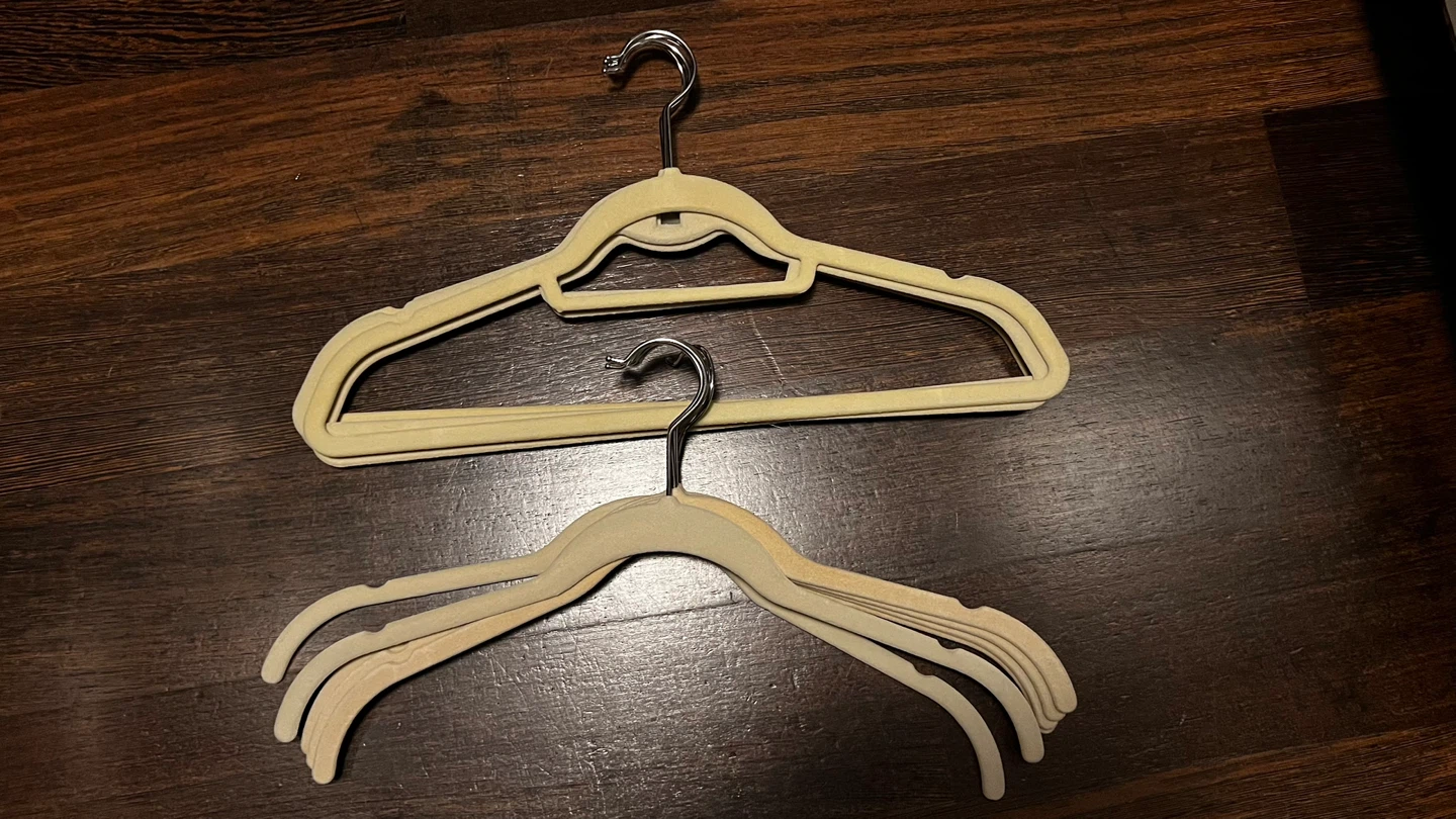 Set of 12 Beige Velvet Clothes Hangers - photo 2