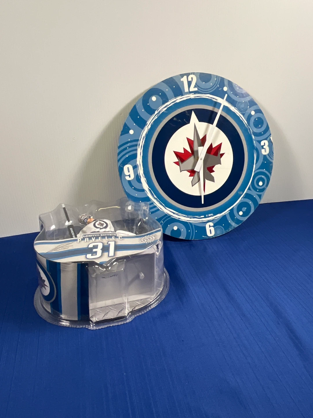 Winnipeg Jets Sealed Goalie Figure + FREE Bonus Clock - photo 3