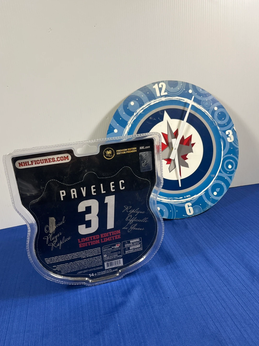 Winnipeg Jets Sealed Goalie Figure + FREE Bonus Clock - photo 4