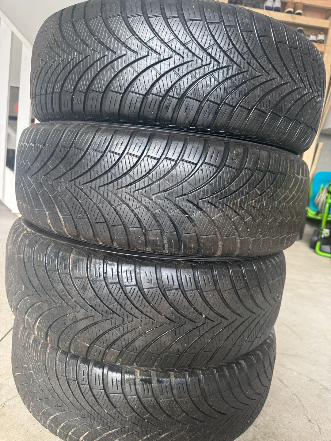 225/65R17 Kumho Solus Winter Tires (Set of 4) – 3PMSF Rated