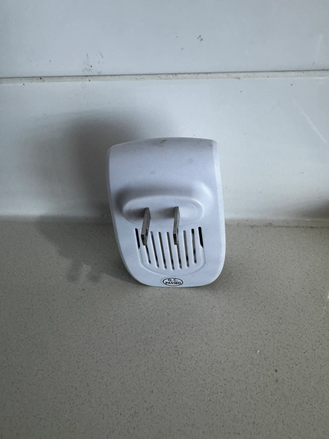 Electronic Ultrasonic Pest Repeller - photo 2