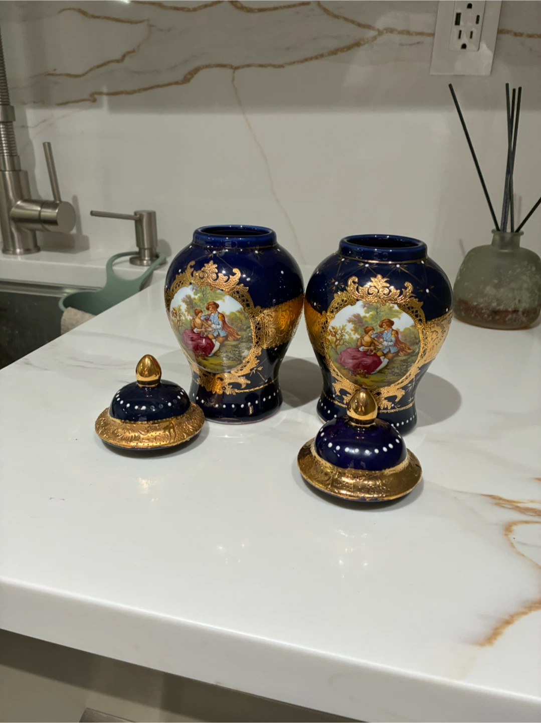 Set of Two Cobalt Blue Fragonard Porcelain Jars - photo 3