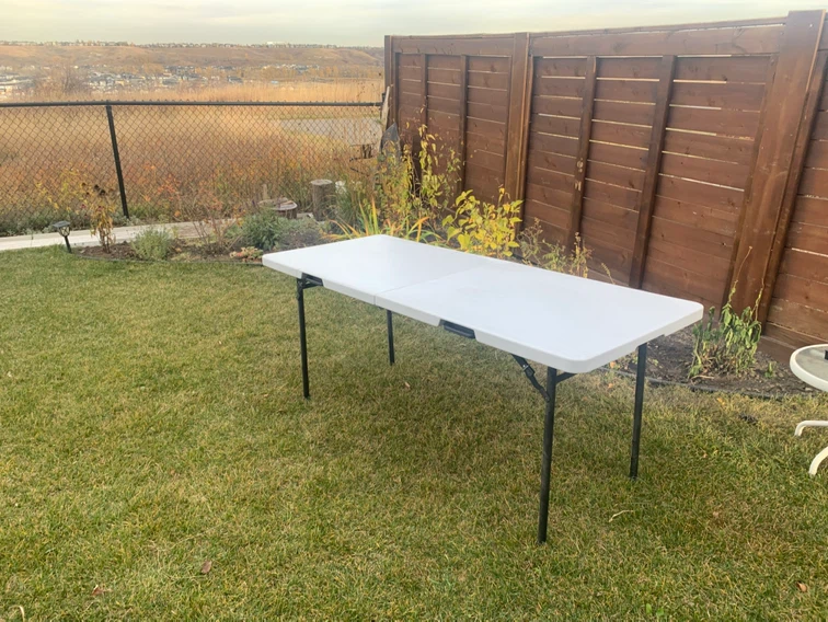 White Foldable Plastic Table