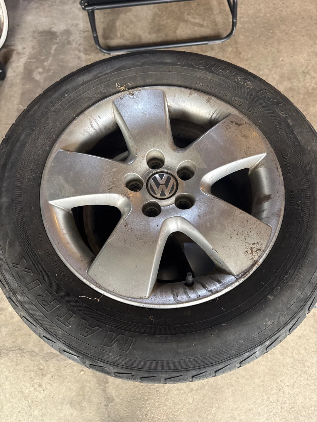 Set of 4 Volkswagen Rims with 195/65R15 Tires - photo 2