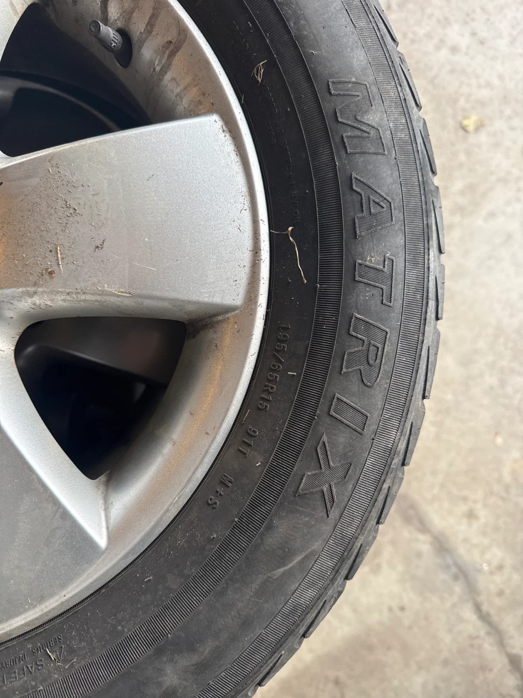 Set of 4 Volkswagen Rims with 195/65R15 Tires - photo 3